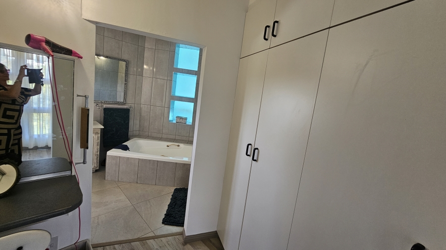 3 Bedroom Property for Sale in Wavecrest Eastern Cape